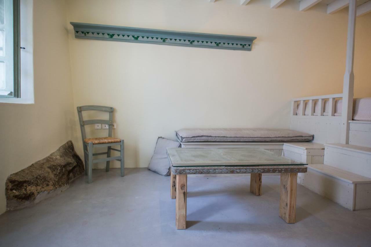 Villa Pyrgos Stone House à Emporeiós Extérieur photo